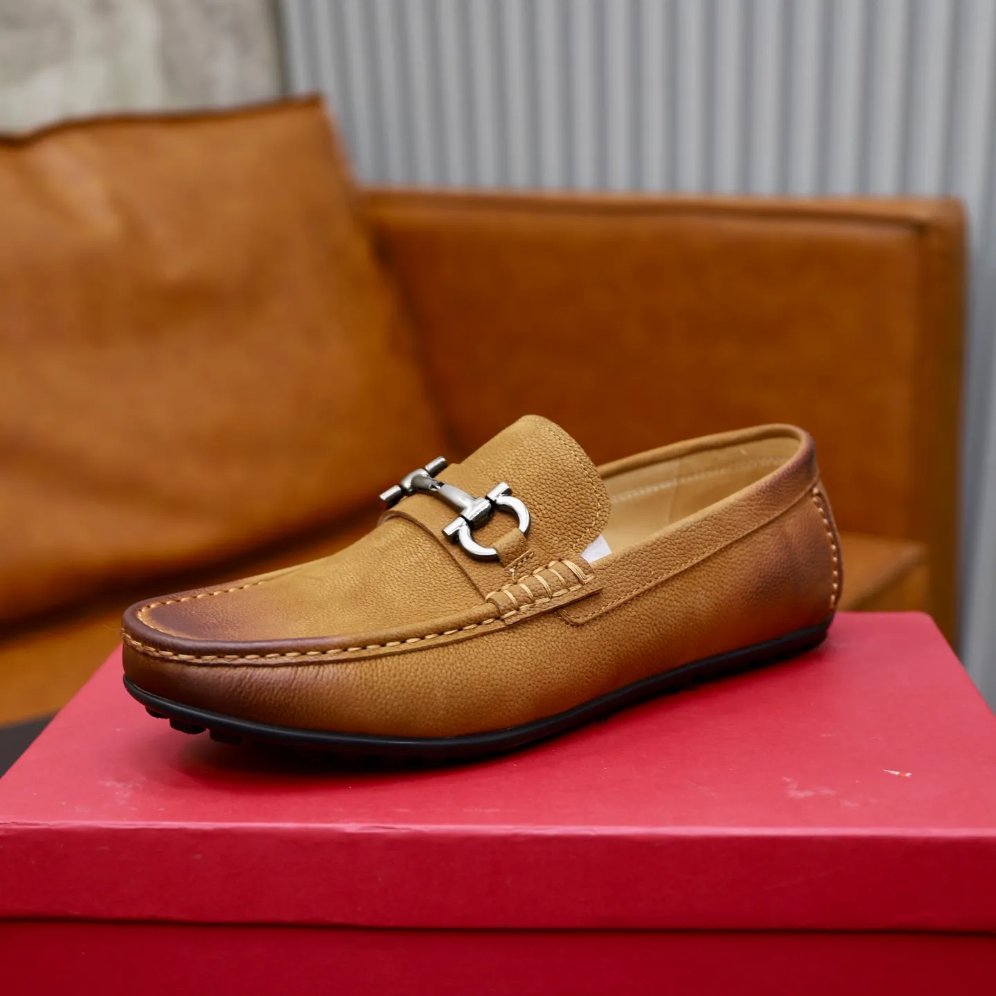 Men's men's shoes 💰462💰🙅‍♂️🙅‍♂️🙅‍♂️Niuli Brand: Ferragamo Standard code: Men's code 38/44 (45 customized) Grade: Same style as the official website Material: Original imported cowhide leather lining Original wear-resistant lightweight outsole Style category: Men's casual slip-on shoes Doudou shoes Noble luxury brand elements, top luxury color: actual picture color